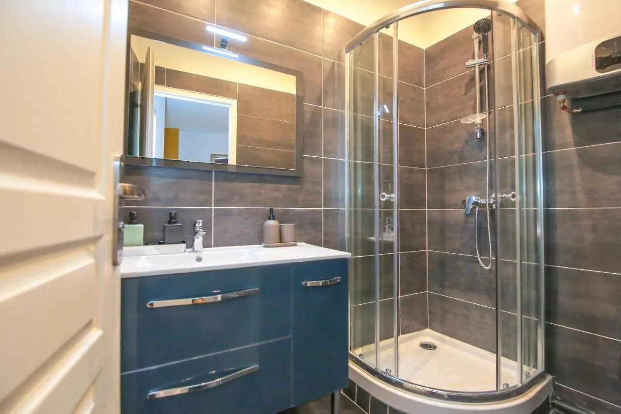 L'Ocean, T2 Hypercentre Chic Et Cosy, Wifi Par Sovalfi Apartment Saint-Etienne  France